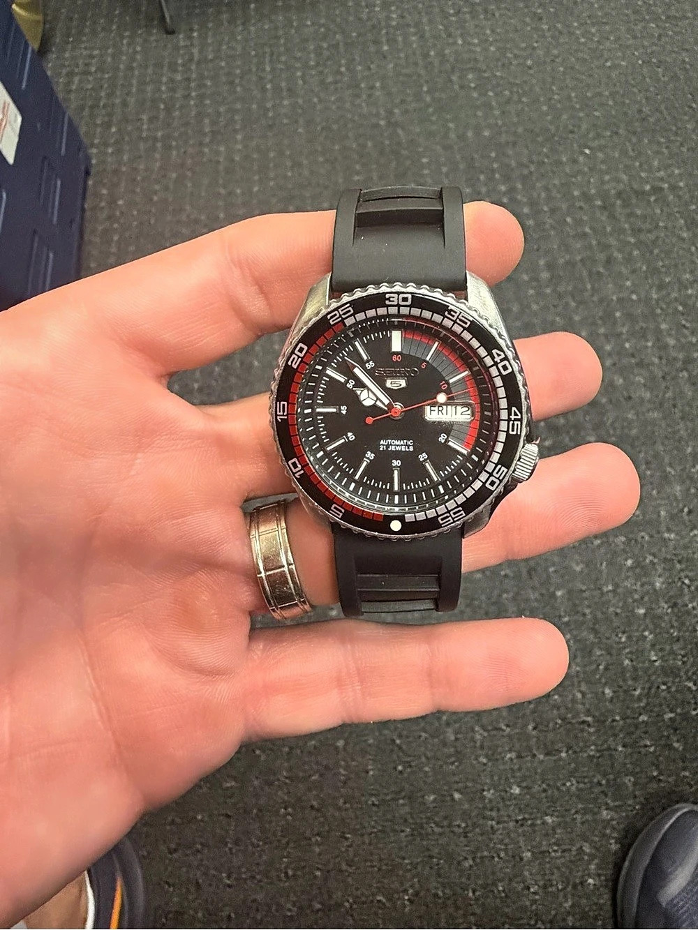 Seiko SKX007 (7S26-0020) ) Men's Black Analog Watch